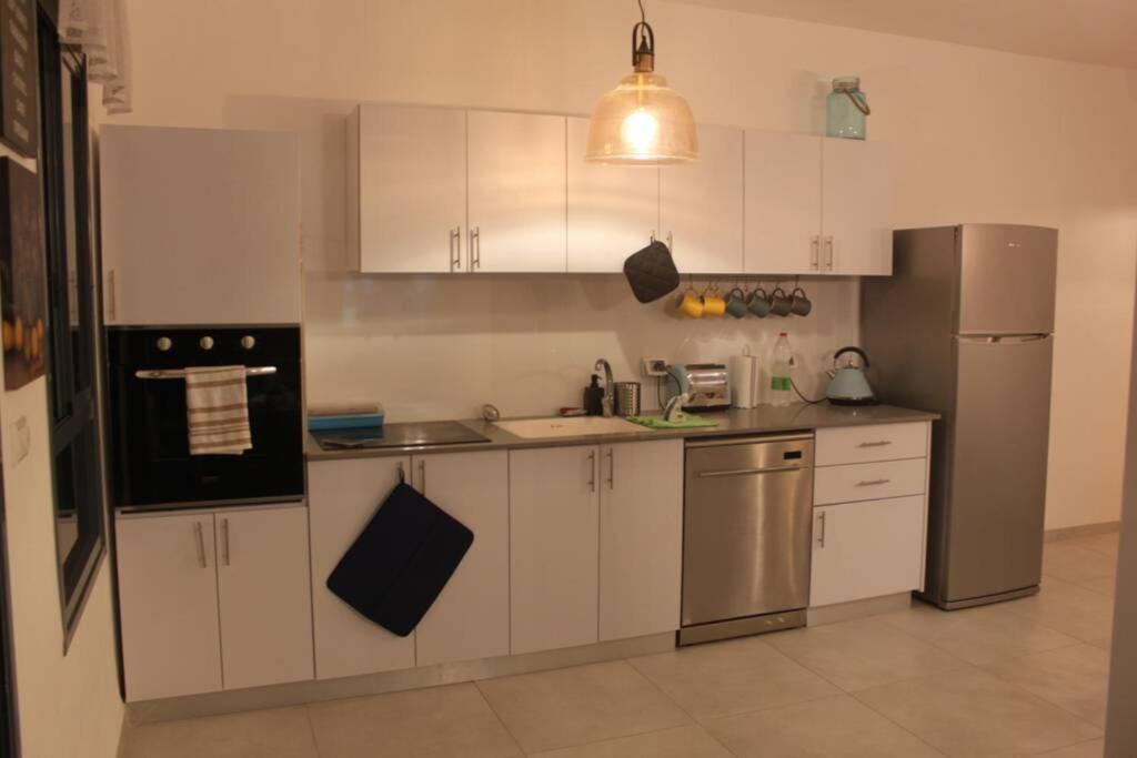 Appartement נוף הארבל עם חלון לכינרת à Migdal Extérieur photo